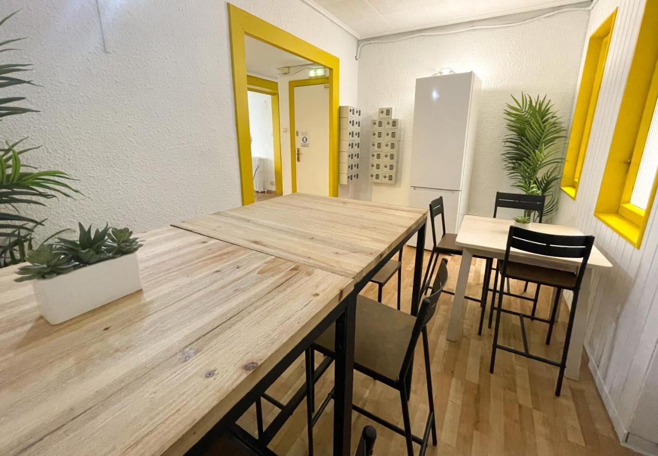 Az The Bridge Hostel - Coliving Сарагоса Экстерьер фото