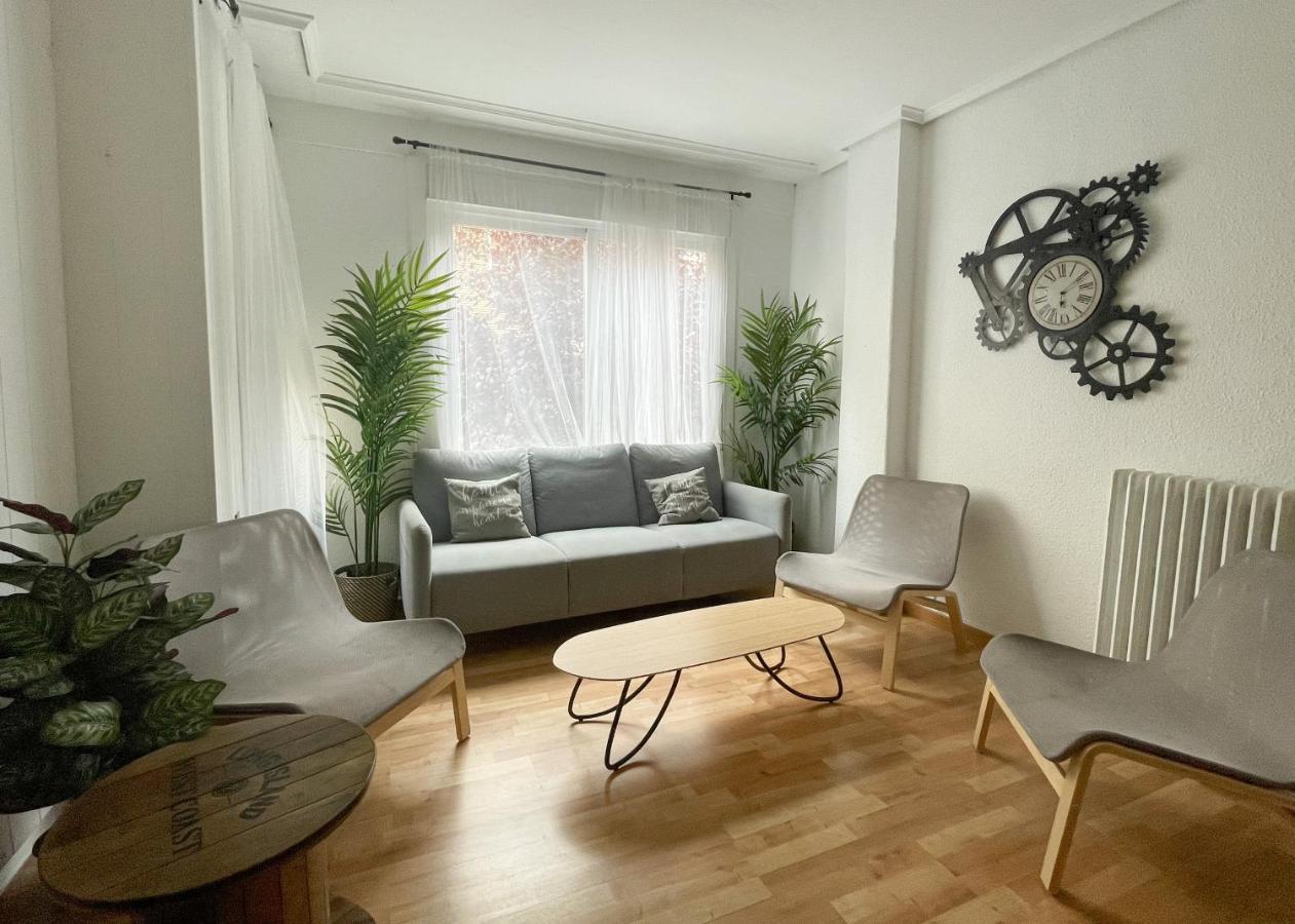 Az The Bridge Hostel - Coliving Сарагоса Экстерьер фото