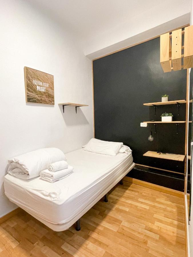 Az The Bridge Hostel - Coliving Сарагоса Экстерьер фото