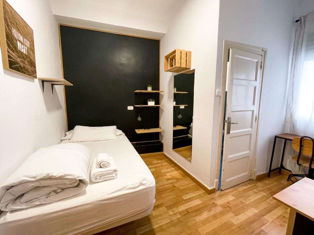 Az The Bridge Hostel - Coliving Сарагоса Экстерьер фото