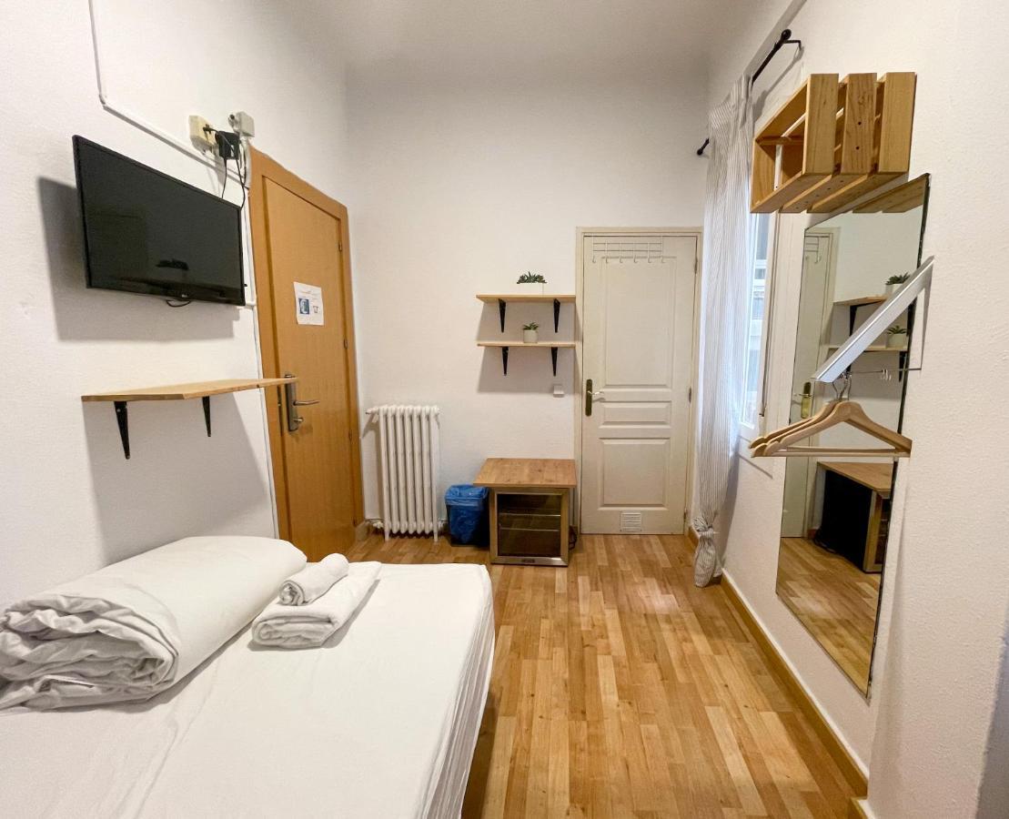 Az The Bridge Hostel - Coliving Сарагоса Экстерьер фото