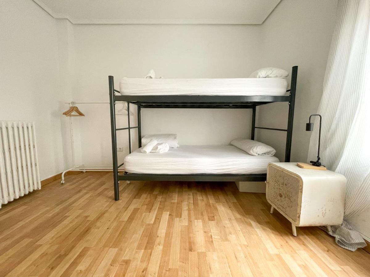 Az The Bridge Hostel - Coliving Сарагоса Экстерьер фото