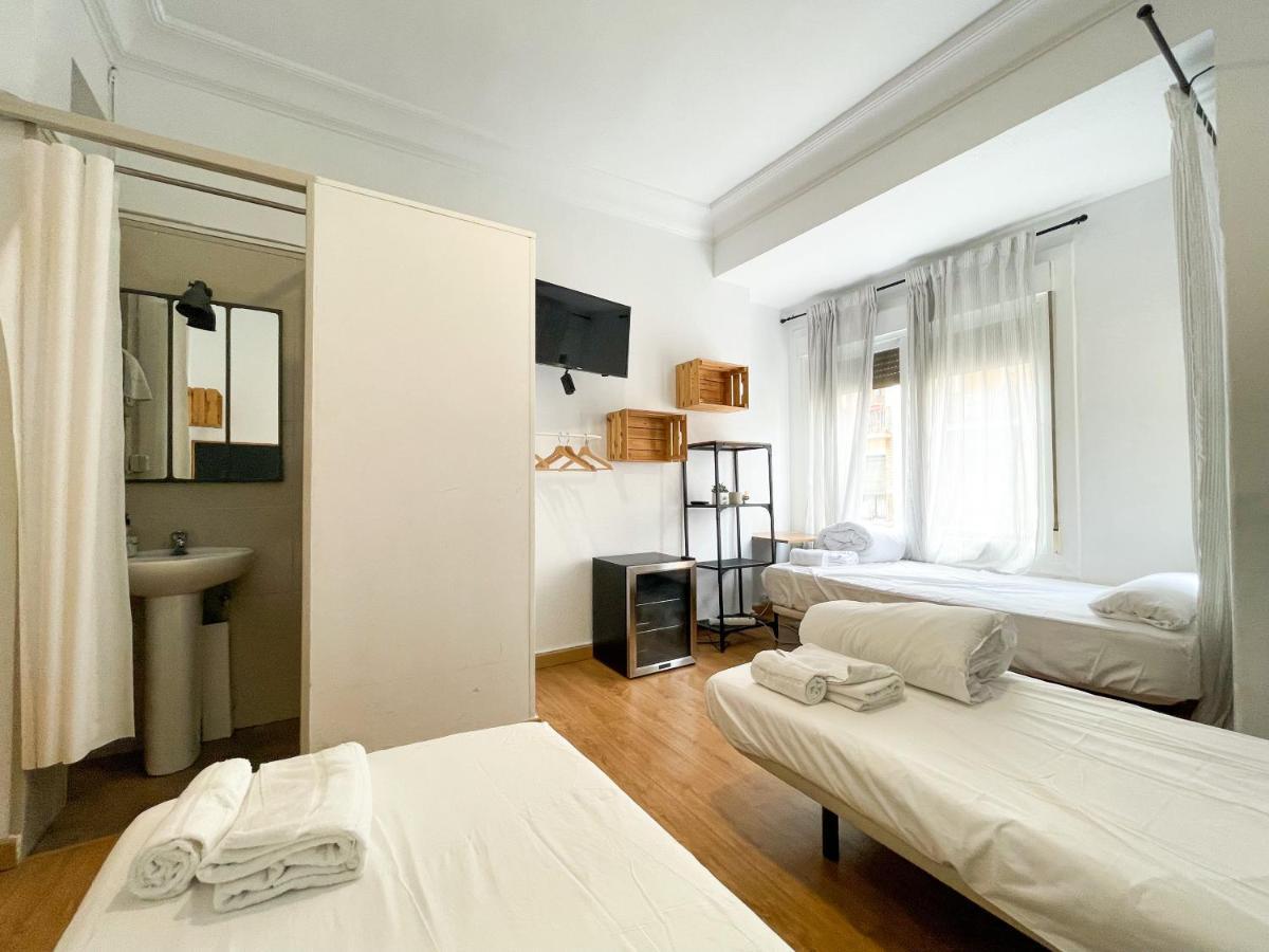Az The Bridge Hostel - Coliving Сарагоса Экстерьер фото